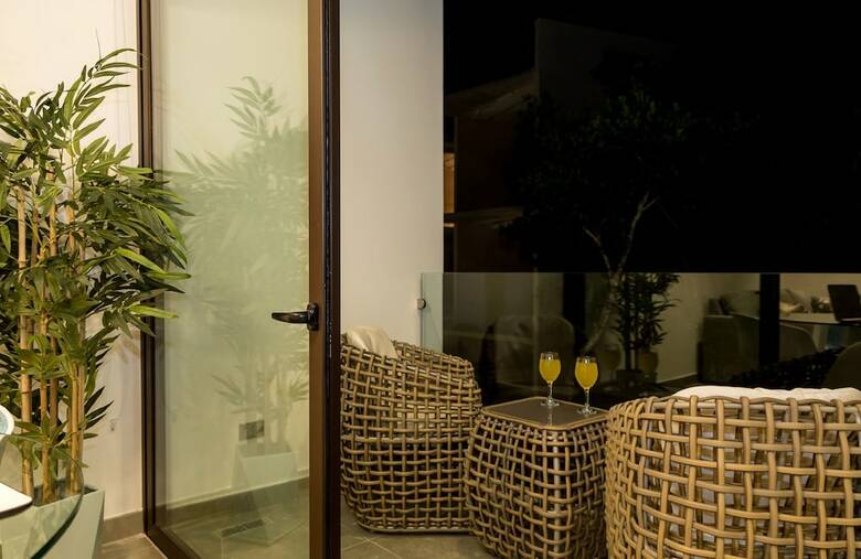 Quinto Sol Luxury Apartments By Mikitito Rentals