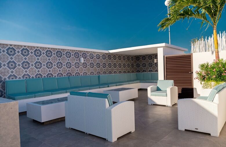 Quinto Sol Luxury Apartments By Mikitito Rentals