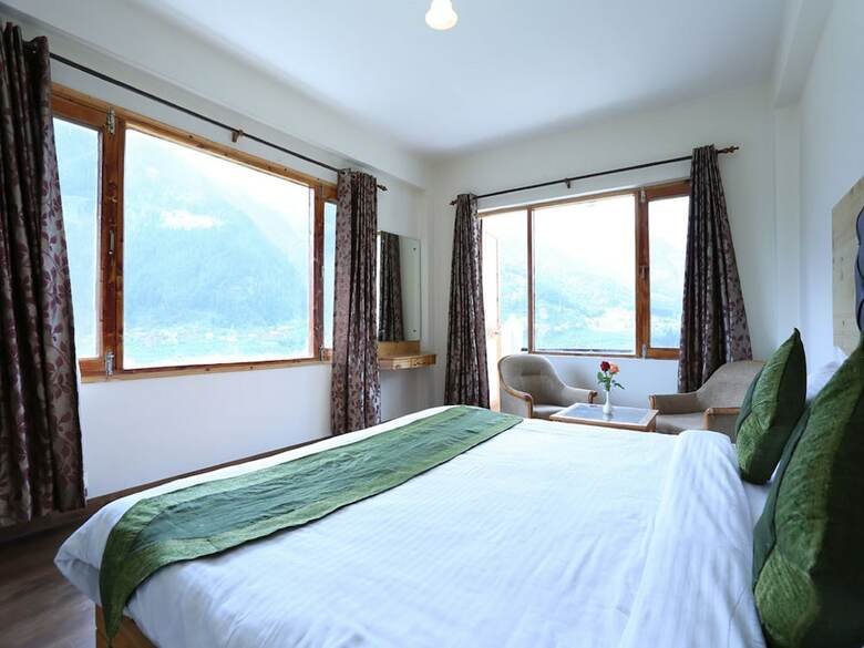 Hotel Aash Manali Retreat Spa & Resort
