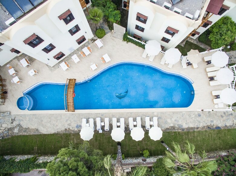 Mira Suites