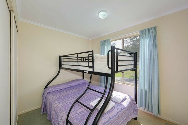 Cabana Crows Nest Qld Tourist Park