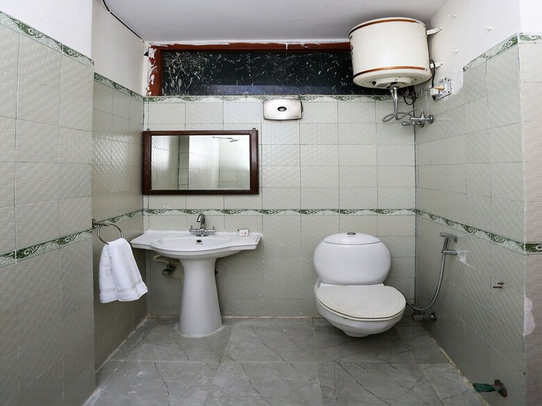 Oyo 14100 Hotel D Meridien