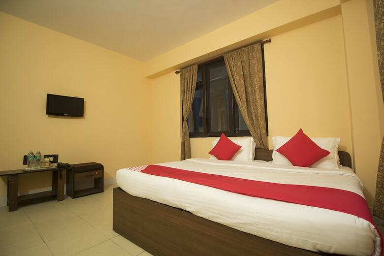 Oyo 18455 Hotel Golden Shangrila