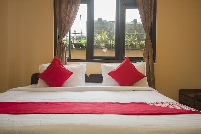 Oyo 18455 Hotel Golden Shangrila