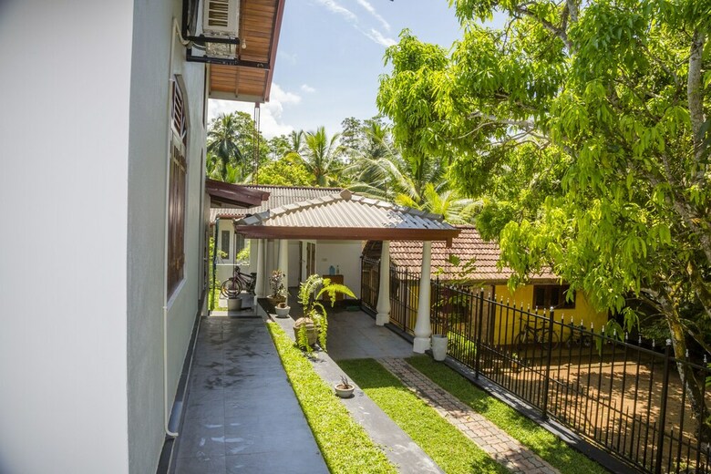 Hotel Nenasilu- Sri Lankan Villa