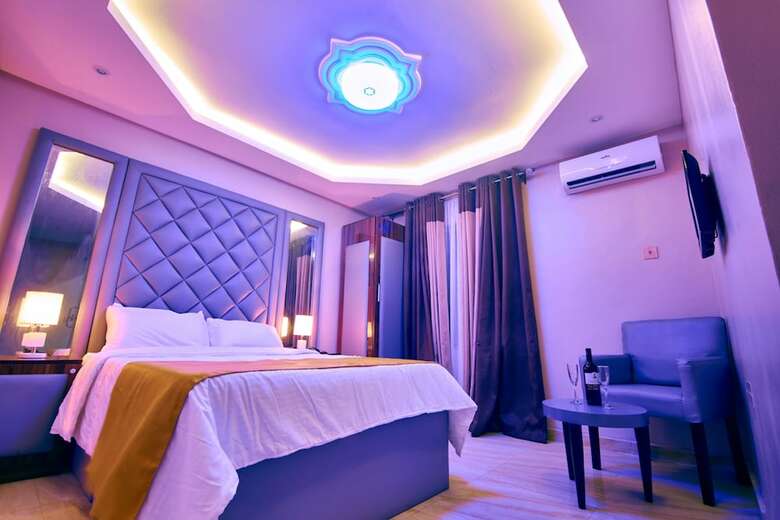 Hotel Double M Exquisite Suites And Lounge