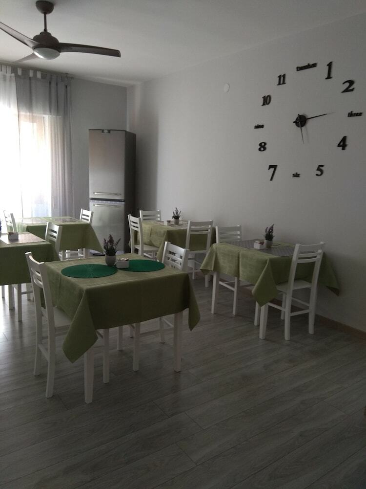 Hotel Leol� Guesthouse And Breakfast