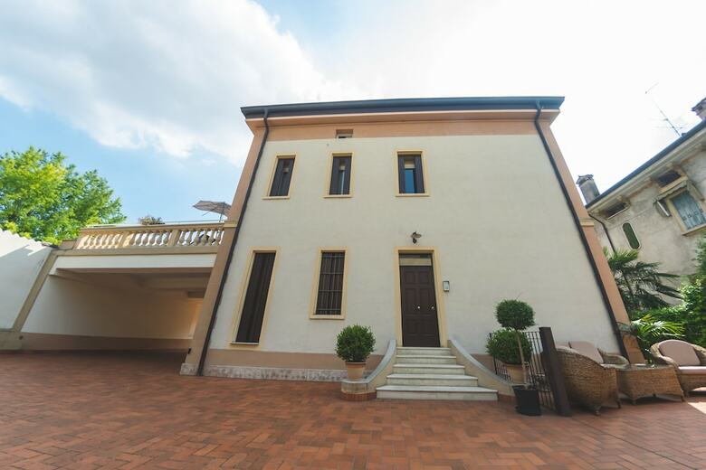 Juliet House Luxury Apartments