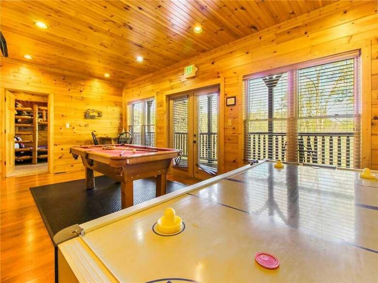 Big Sky Lodge II - Seven Bedroom Cabin