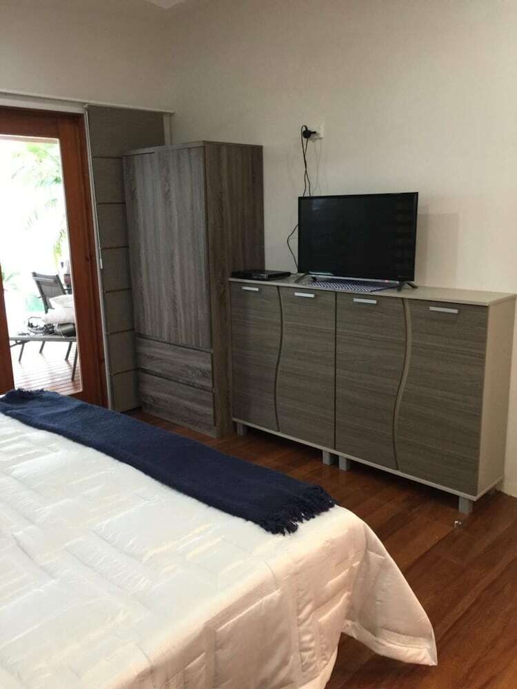 Hotel Island Breeze Fiji