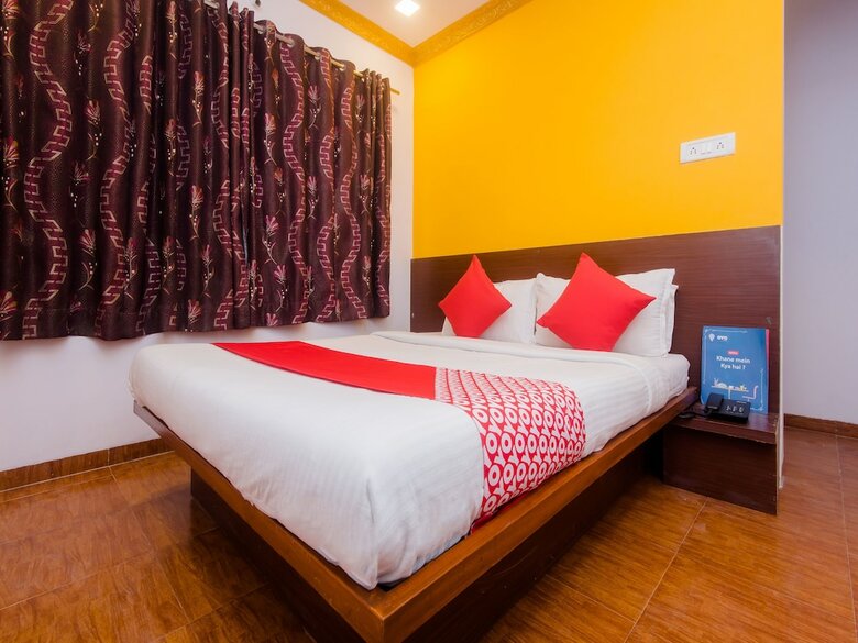 Oyo 13470 Hotel Symphony House