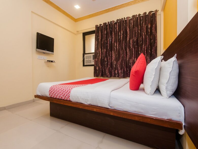 Oyo 13470 Hotel Symphony House