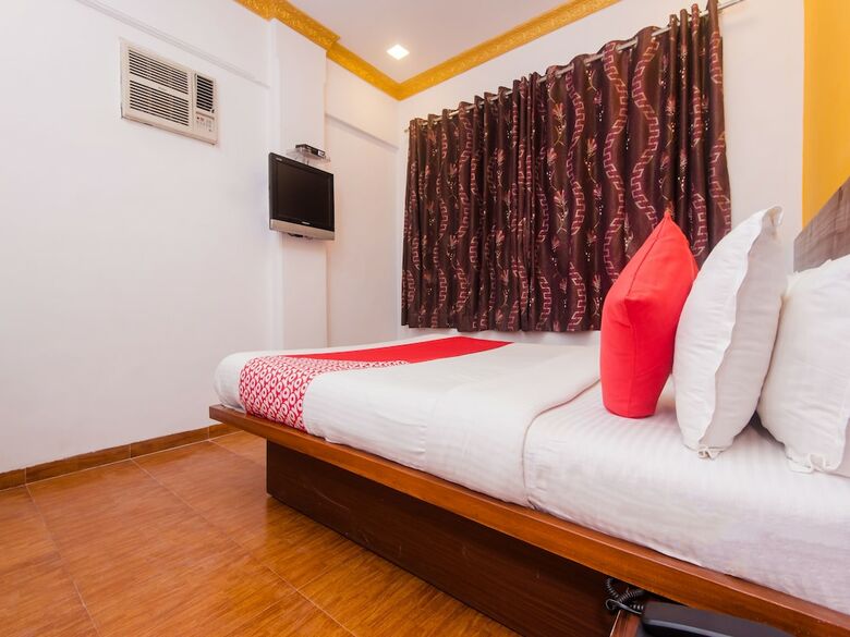 Oyo 13470 Hotel Symphony House