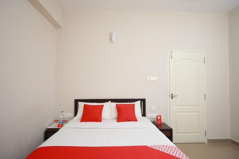 Hotel Oyo 27660 Aptin Vanila Suites
