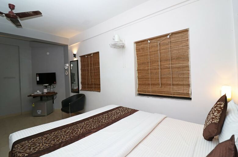 Hotel Oyo 22591 Srj Inn