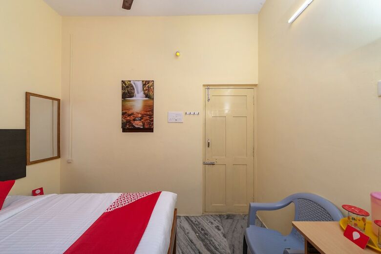 Hotel Oyo 24898 Senthur Murugan Residency