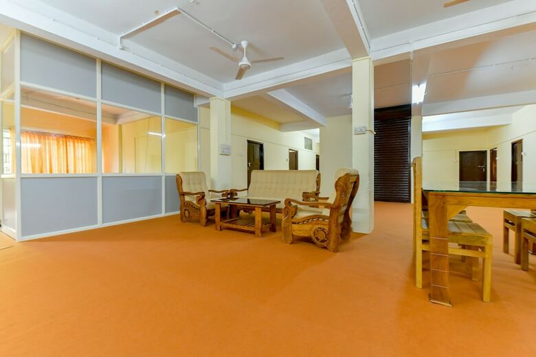 Hotel Oyo 24607 Lotus Residency