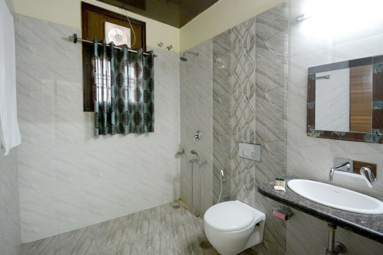 Oyo 22949 Hotel Heiwa Inn