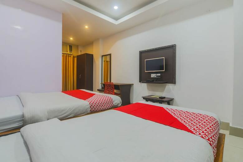 Oyo 23304 Hotel Shiva