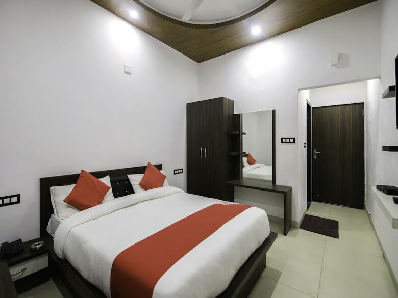 Oyo 25084 Hotel Jai Hind