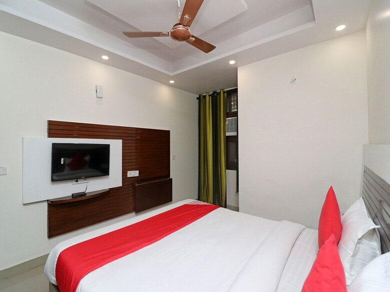 Oyo 26170 Hotel Manzana