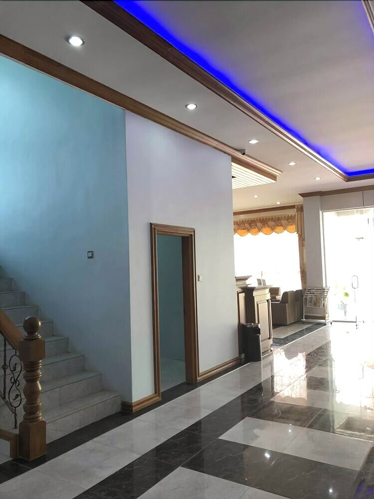 Shwe Pyi Thain Kha Hotel