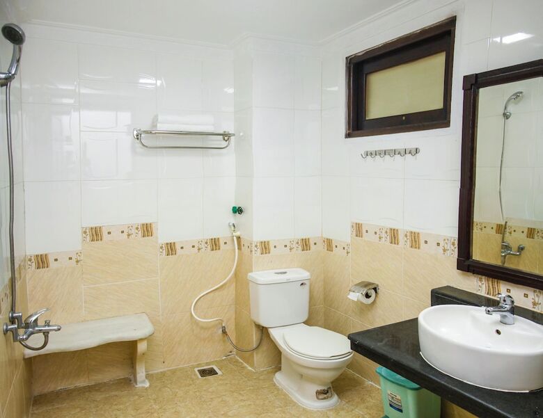 Hotel V.i.p's House  2