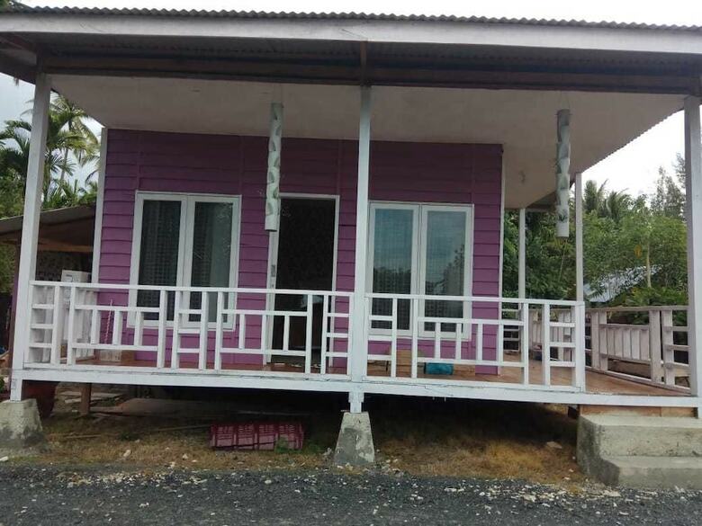 Bed & Breakfast Pondok Oma Surf Simeulue