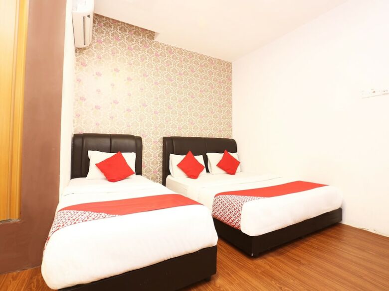 Oyo 717 Mr J Hotel Wakaf Che Yeh 2