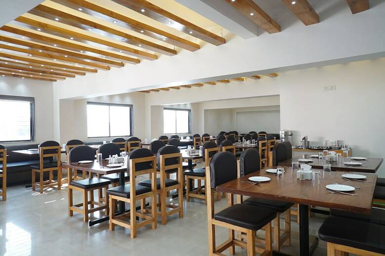 Hotel Oyo 24432 Yash Residency