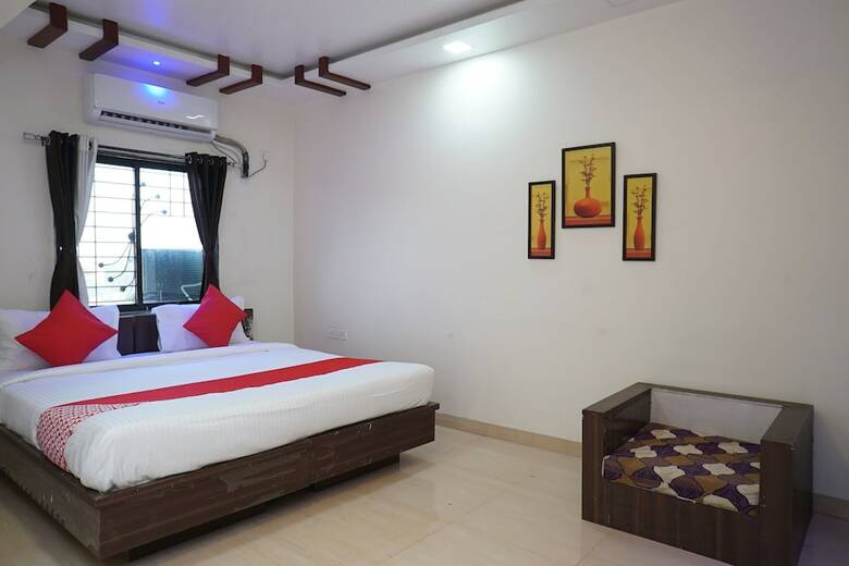 Hotel Oyo 24432 Yash Residency