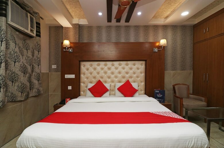 Hotel Oyo 23681 Hira Palace