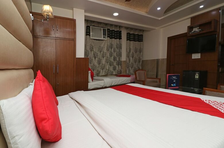 Hotel Oyo 23681 Hira Palace