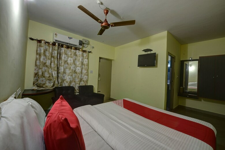 Hotel Oyo 22499 Vishnu Residency