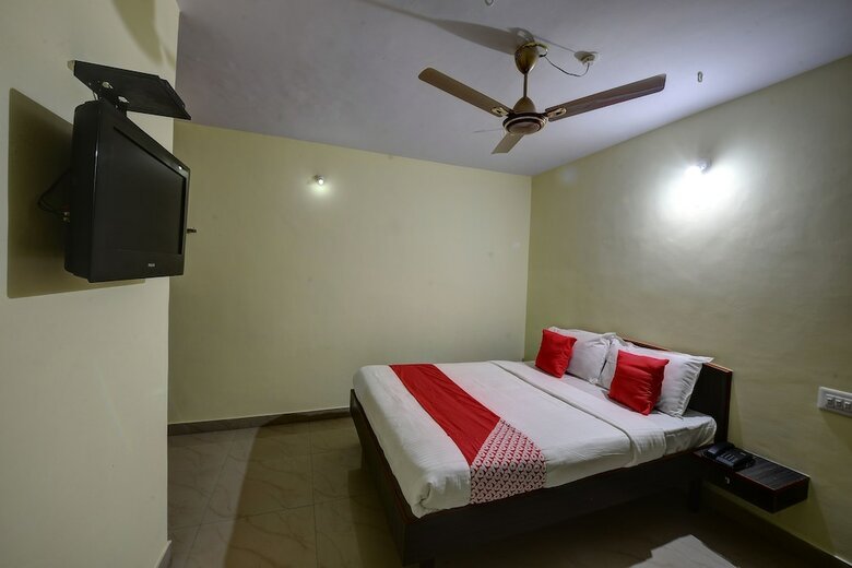 Hotel Oyo 22499 Vishnu Residency