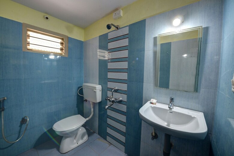Hotel Oyo 22499 Vishnu Residency