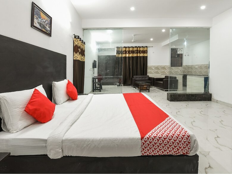Hotel Oyo 13025 Petals Inn
