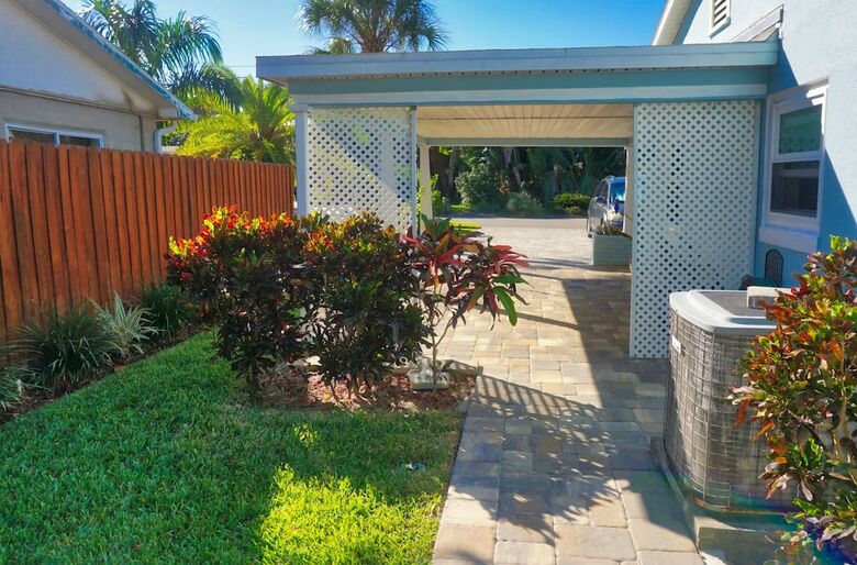 St Pete Beach, Backyard Sanctuary 154