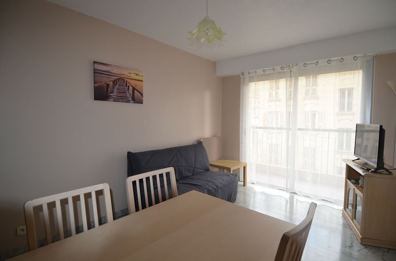Apartment 4 Persons Near Train Station Acropolis District In Nice