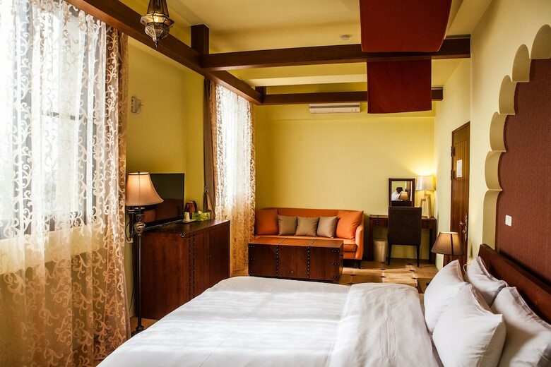 Oasis Hotel