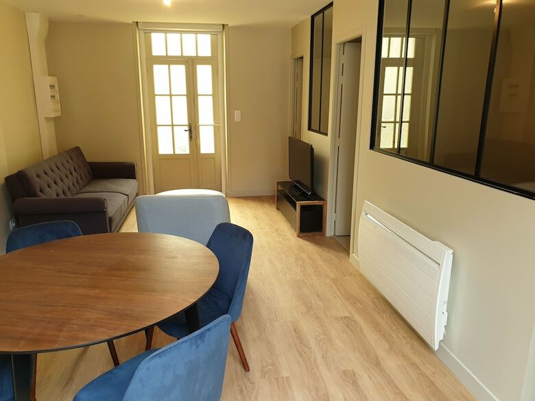Au Loup Historic Apartments