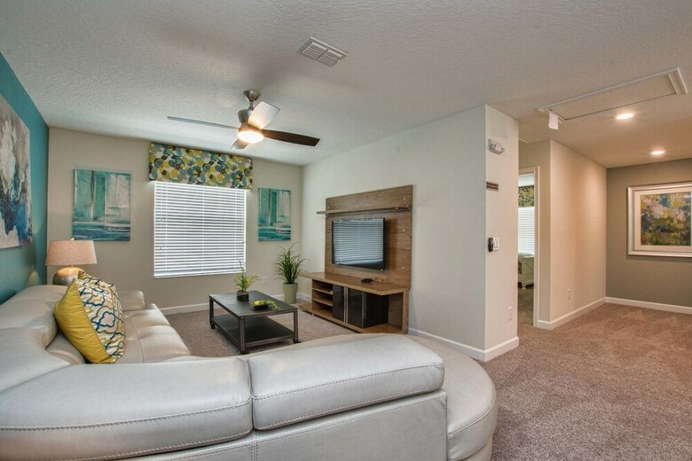 Storey Lake- 6 Bedroom Pool Home- 1655st
