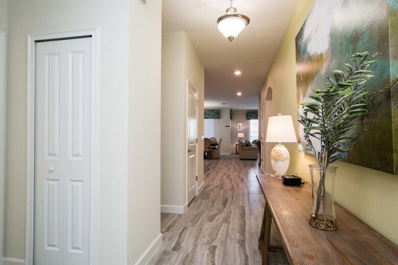 Storey Lake- 6 Bedroom Pool Home- 1655st