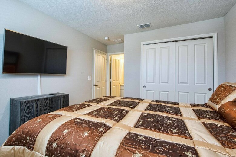Compass Bay- 4 Bedroom Townhome- 1960cy