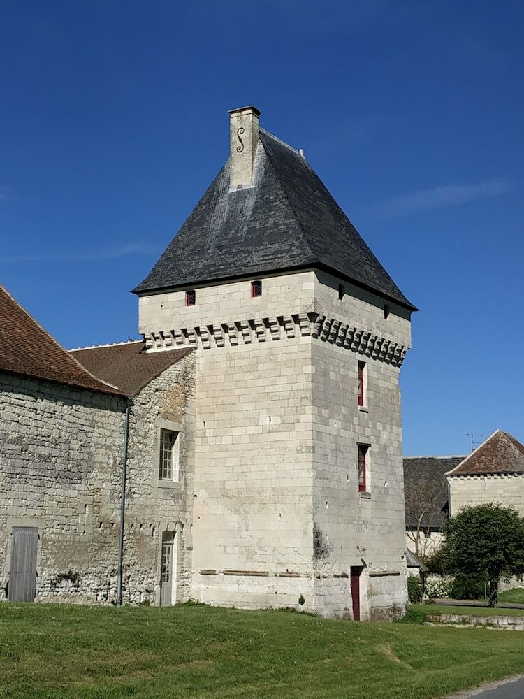 G�tes Du Ch�teau de Monts Sur Guesnes