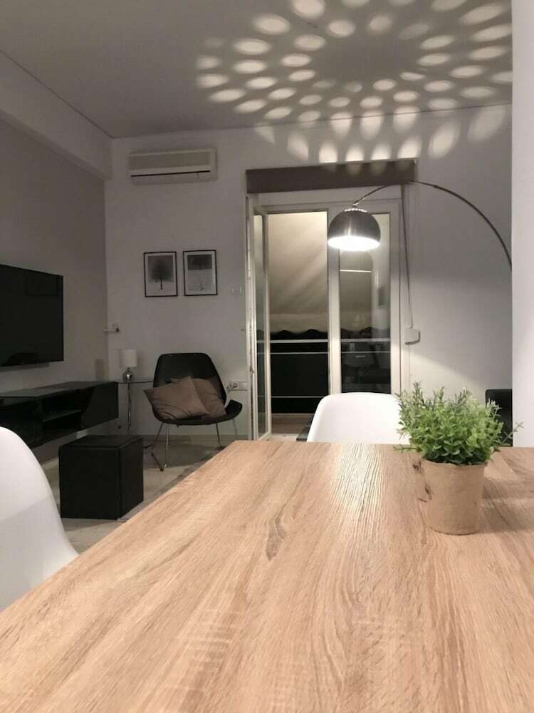 Renovated Minimal Aptm Next To Metro