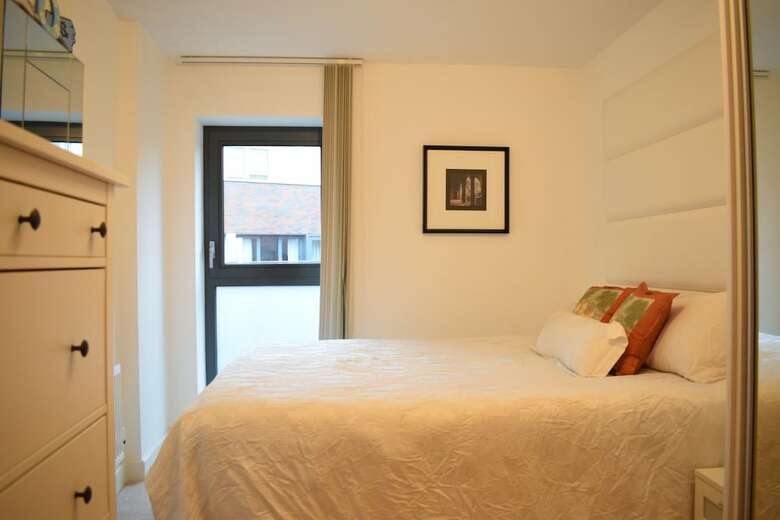 Apartamentos Modern 2 Bed Flat With Balcony In Canada Water