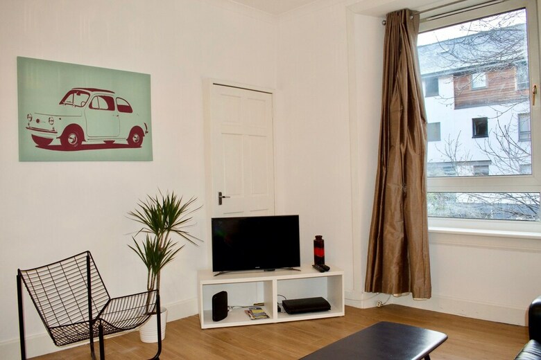 Modern 1 Bedroom Leith Apartment