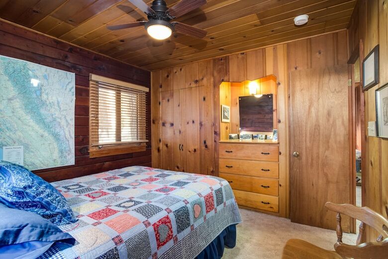 Creekside Cabin