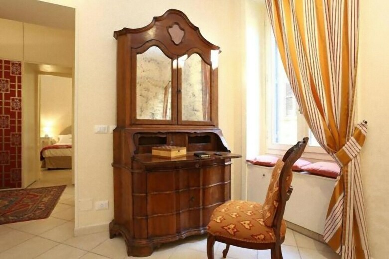 Rome Trevi Fountain Apartment